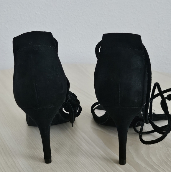 Just Fab Issie Women's Black Suede Casual Strappy 2 " Heels Size 5.5 - Picture 6 of 9